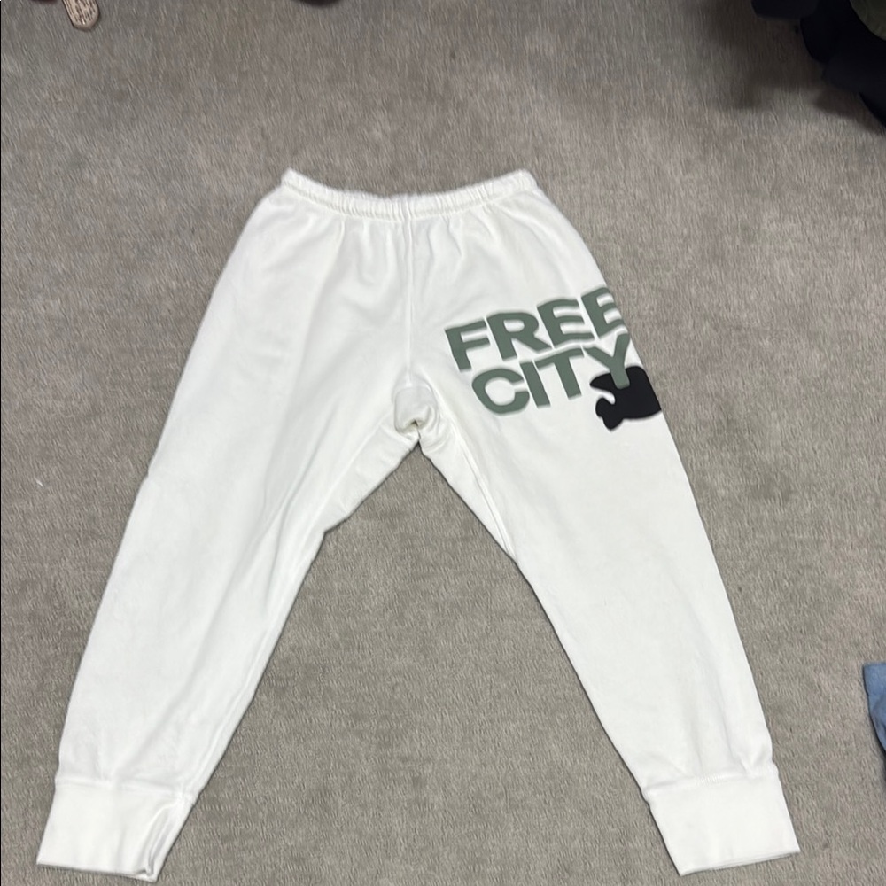 freecity White Sweatpants with Elastic Cuffs